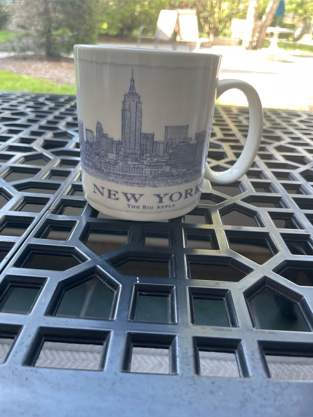 Starbucks Architecture Series New York City Big Apple 18oz Coffee Mug Cup 2011